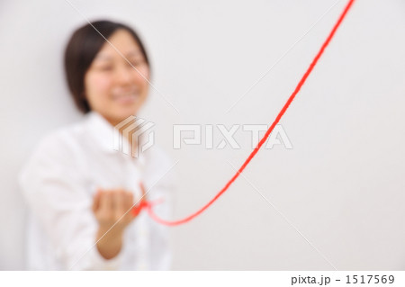 1517569