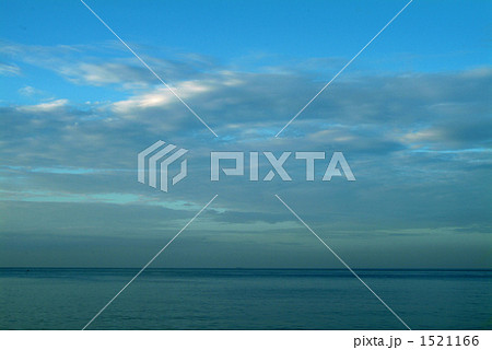 早朝の空 1521166