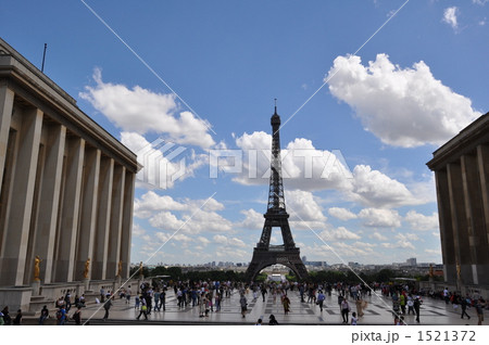 そびえたつエッフェル塔 そびえたつエッフェル塔 1521372