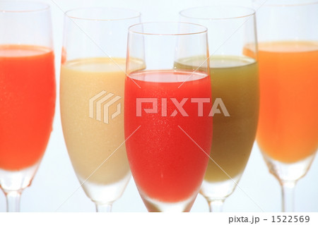 カラフルな野菜ジュース 1522569