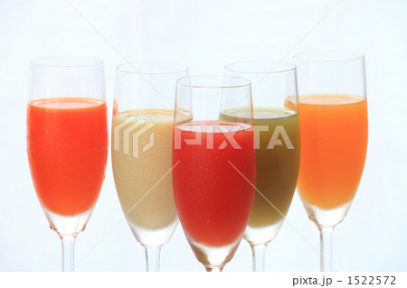 カラフルな野菜ジュース 1522572