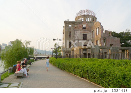 8月6日広島平和記念日に原爆慰霊碑に平和祈念 8月6日広島平和記念日に原爆慰霊碑に平和祈念 1524413