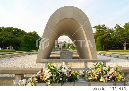 8月6日広島平和記念日に原爆慰霊碑に平和祈念 8月6日広島平和記念日に原爆慰霊碑に平和祈念 1524416