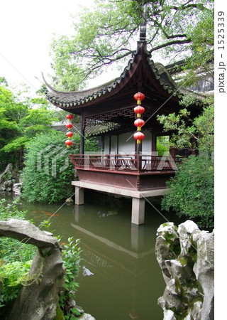 中国 江南水郷の世界遺産「退思園」、池と中華建築 中国 江南水郷の世界遺産「退思園」、池と中華建築 1525339