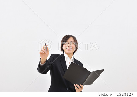 1528127