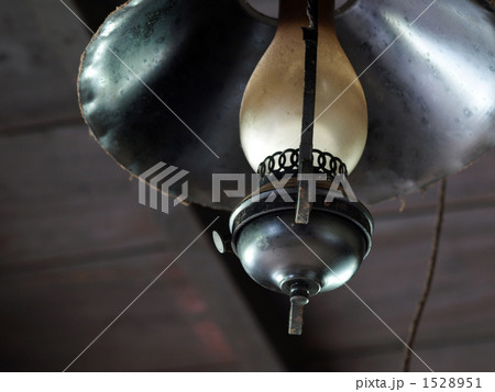 古い民家のランプ 古い民家のランプ 1528951