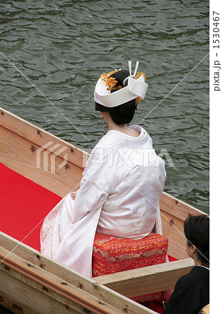 潮来花嫁さんろ舟シーン後ろ姿アップの写真素材 潮来花嫁さんろ舟シーン後ろ姿アップの写真素材