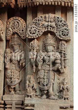 ソムナートプルのケーシャヴァ寺院の壁面の神像彫刻 ソムナートプルのケーシャヴァ寺院の壁面の神像彫刻 1533067