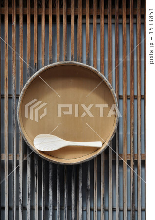 寿司桶としゃもじ(縦位置) 寿司桶としゃもじ(縦位置) 1533851