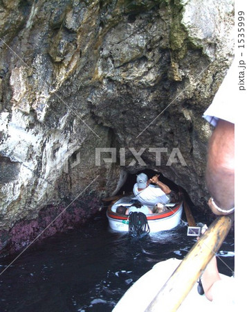 カプリ島 青の洞窟の入り口 カプリ島 青の洞窟の入り口 1535999