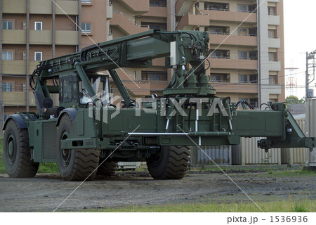コンテナを運ぶ車 コンテナを運ぶ車 1536936
