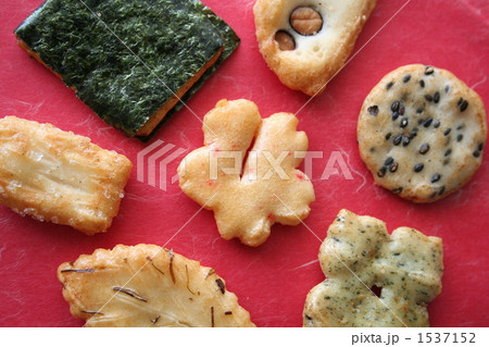 いろんな形のおかき（ヨコ） 1537152