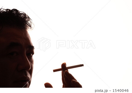 煙草を吸う男 1540046
