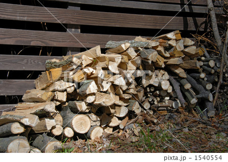 積み上げられた薪 積み上げられた薪 1540554