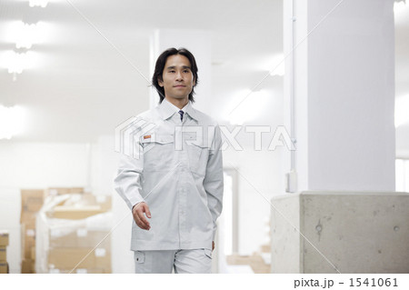 作業着の男性 作業着の男性 1541061