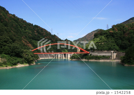 宇奈月ダムの湖面橋 1542258