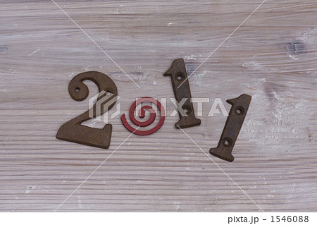 金属プレートとお香で作った文字 1546088