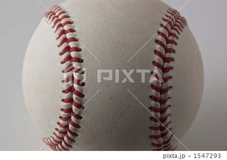 縫い目 1個 野球ボールの写真素材