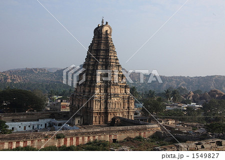 ハンピのヴィルパクシャ寺院のゴプラ(塔門) ハンピのヴィルパクシャ寺院のゴプラ(塔門) 1549827