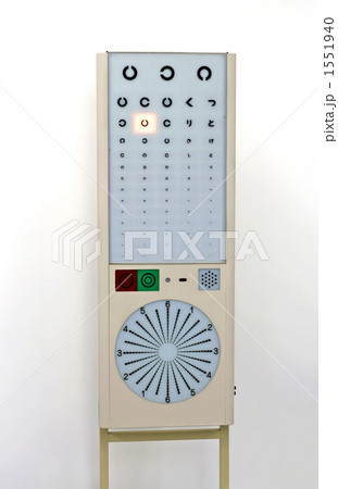 視力検査の検査機器 白背景の写真素材 [1551940] - PIXTA