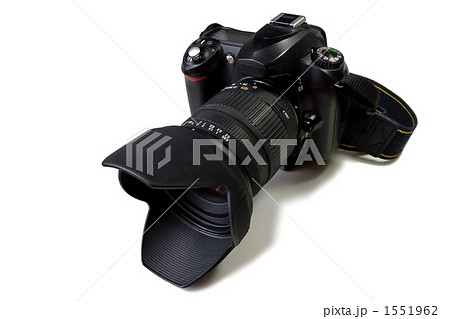白背景のデジタル一眼レフカメラ 花形レンズフード 1551962