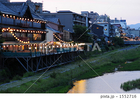 川床の夕景 1552716