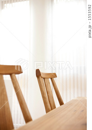 1553592