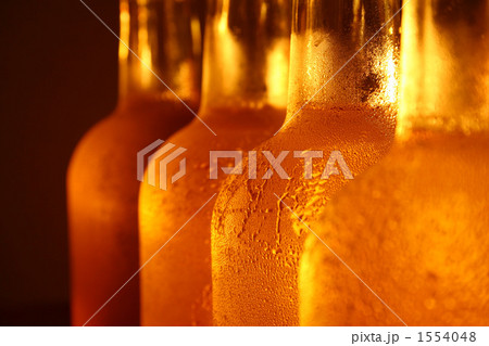 居酒屋 日常 ガラス 真夏 水色 暑い ビアガーデン 透明 初夏 コップ ビア レジャー  ビール 酒 1554048