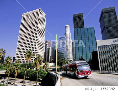 ロスアンゼルスの近代ビル 1562392