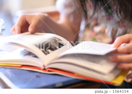 本を読む人 1564154