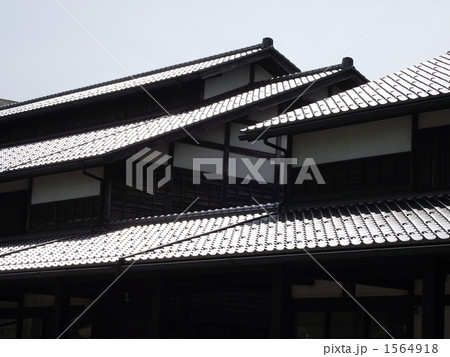 日本家屋には甍が似合う 1564918