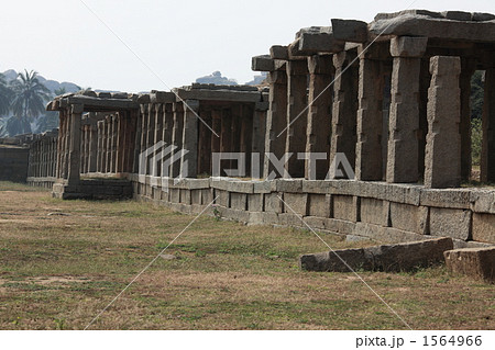 ハンピ クリシュナ寺院のバザール(大通り) ハンピ クリシュナ寺院のバザール(大通り) 1564966