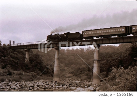 鉄橋を行くD51牽引旅客列車　昭和46年　函館本線 1565166