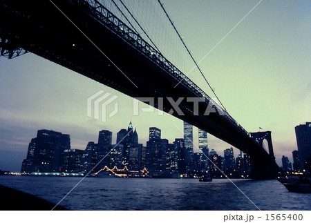 ブルックリンブリッジとマンハッタン 1565400