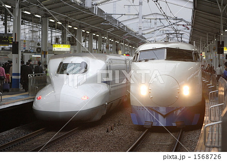 JR西日本 0系新幹線(N700系との並列)曇天時 1568726