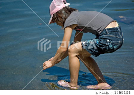 魚獲りの少女 魚獲りの少女 1569131