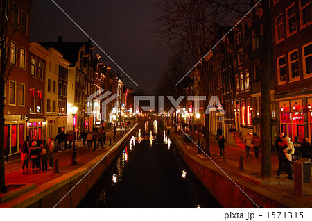 オランダ　アムステルダム　飾り窓地帯 1571315