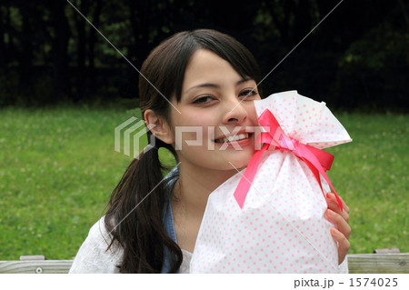 プレゼント ギフト 女性 (カジュアル 女子大生 社会人 外国人 ハーフ 専門学生 大学生) 1574025