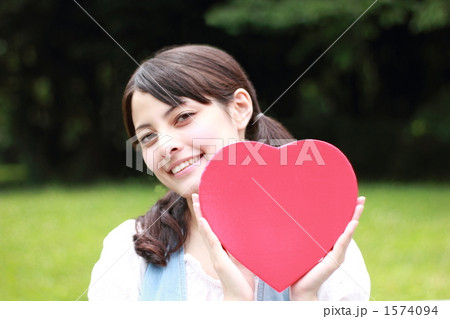 ハート (女性 カジュアル 大学生 専門学生 外国人 ハーフ 女子大生)の  