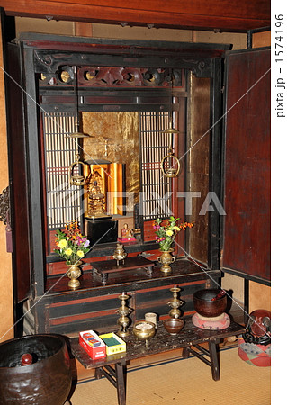 古い仏壇の写真素材