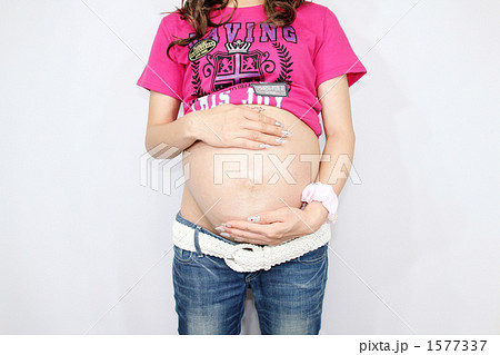 妊婦のお腹 1577337