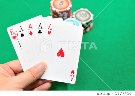 ポーカーカードゲームで勝負。 1577410