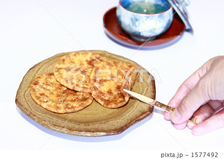 濡れ煎餅とお茶 1577492
