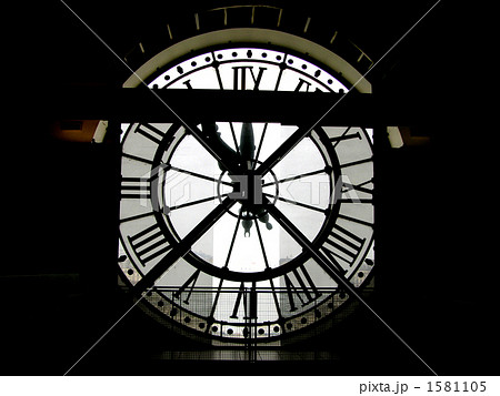 巨大な時計台の内部の写真素材 [1581105] - PIXTA