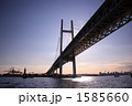 ベイブリッジを見上げる 1585660