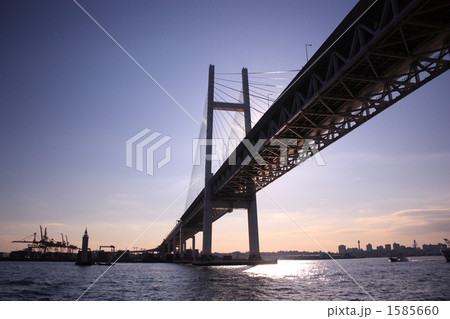ベイブリッジを見上げる 1585660