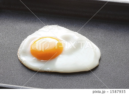 鉄板 目玉焼き 加熱の写真素材 [1587935] - PIXTA
