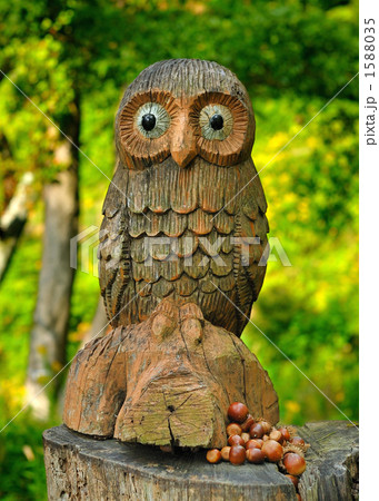 フクロウの木彫り フクロウの木彫り 1588035