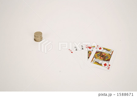 1588671