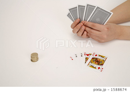 1588674